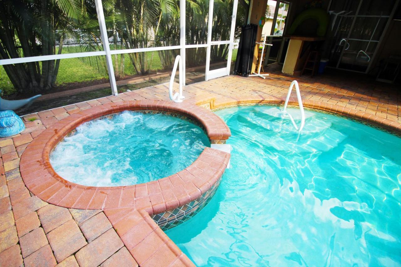 Luxury Home, Hot Tub, Heated Pool, Tiki Bar - Villa Spain ケープコーラル エクステリア 写真